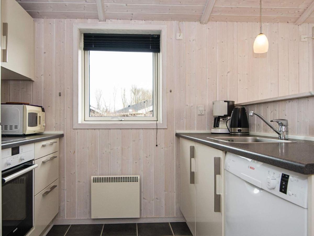 Three-Bedroom Holiday Home In Juelsminde 18 Sonderby  Экстерьер фото