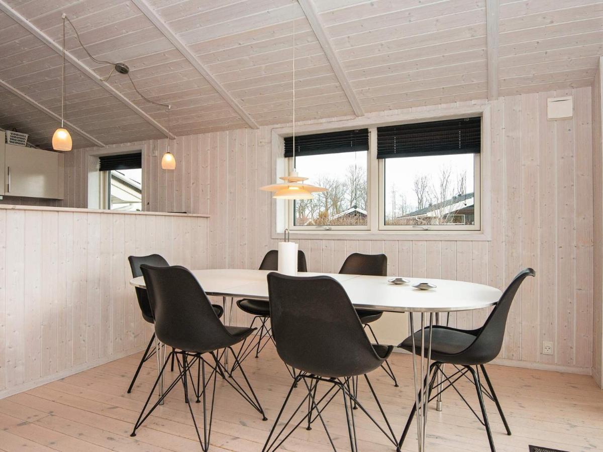 Three-Bedroom Holiday Home In Juelsminde 18 Sonderby  Экстерьер фото