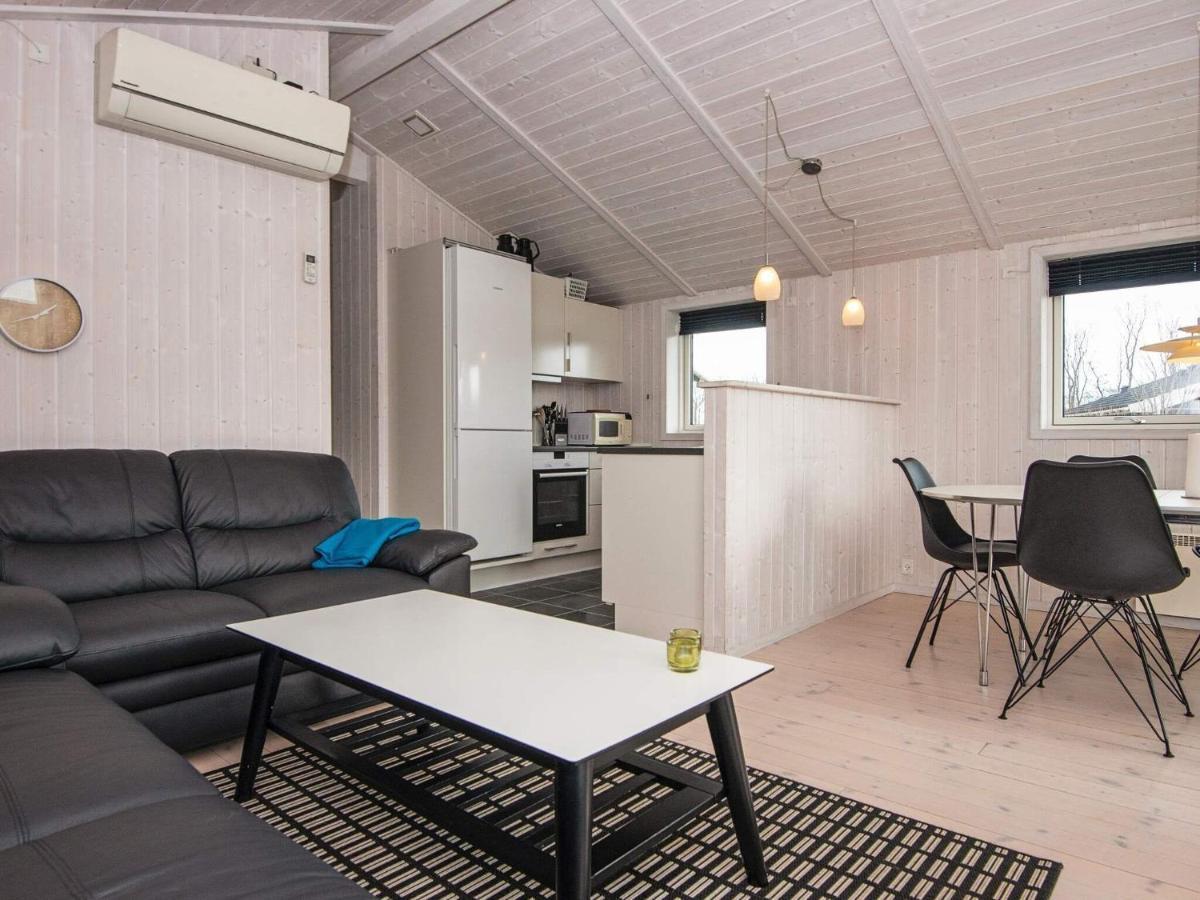 Three-Bedroom Holiday Home In Juelsminde 18 Sonderby  Экстерьер фото