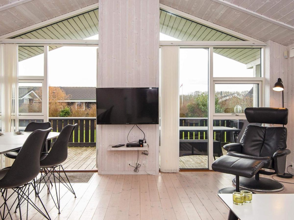 Three-Bedroom Holiday Home In Juelsminde 18 Sonderby  Экстерьер фото