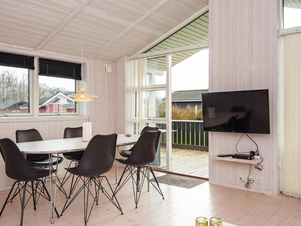Three-Bedroom Holiday Home In Juelsminde 18 Sonderby  Экстерьер фото