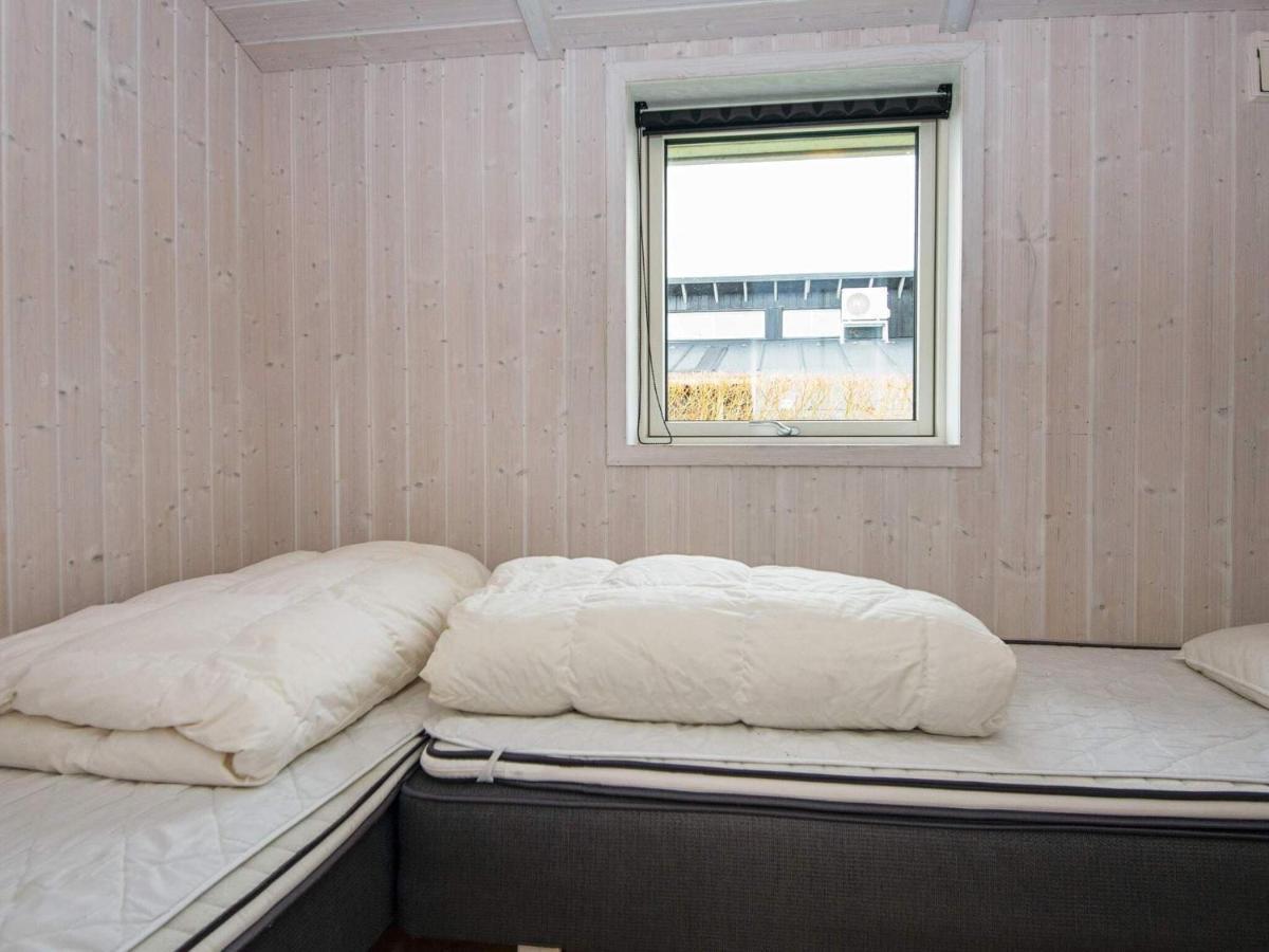 Three-Bedroom Holiday Home In Juelsminde 18 Sonderby  Экстерьер фото