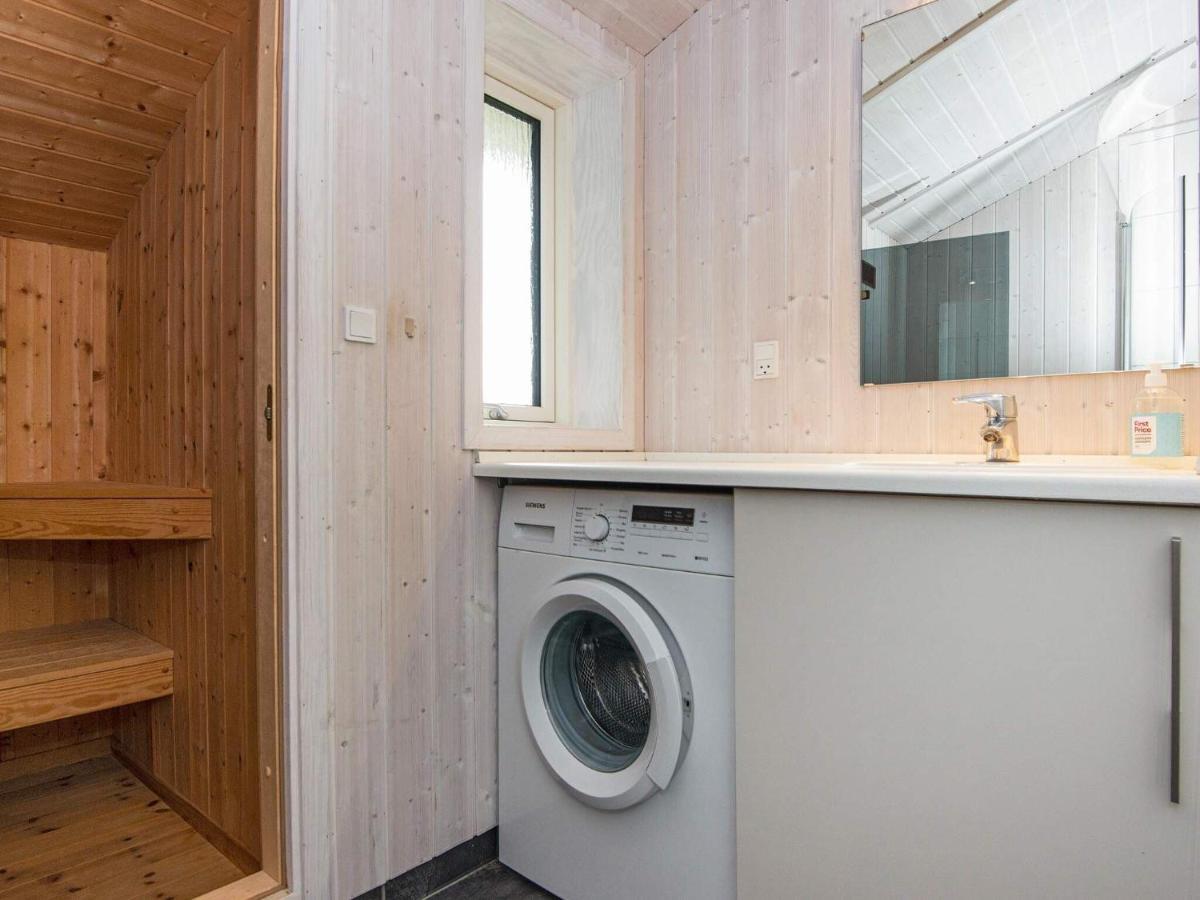 Three-Bedroom Holiday Home In Juelsminde 18 Sonderby  Экстерьер фото